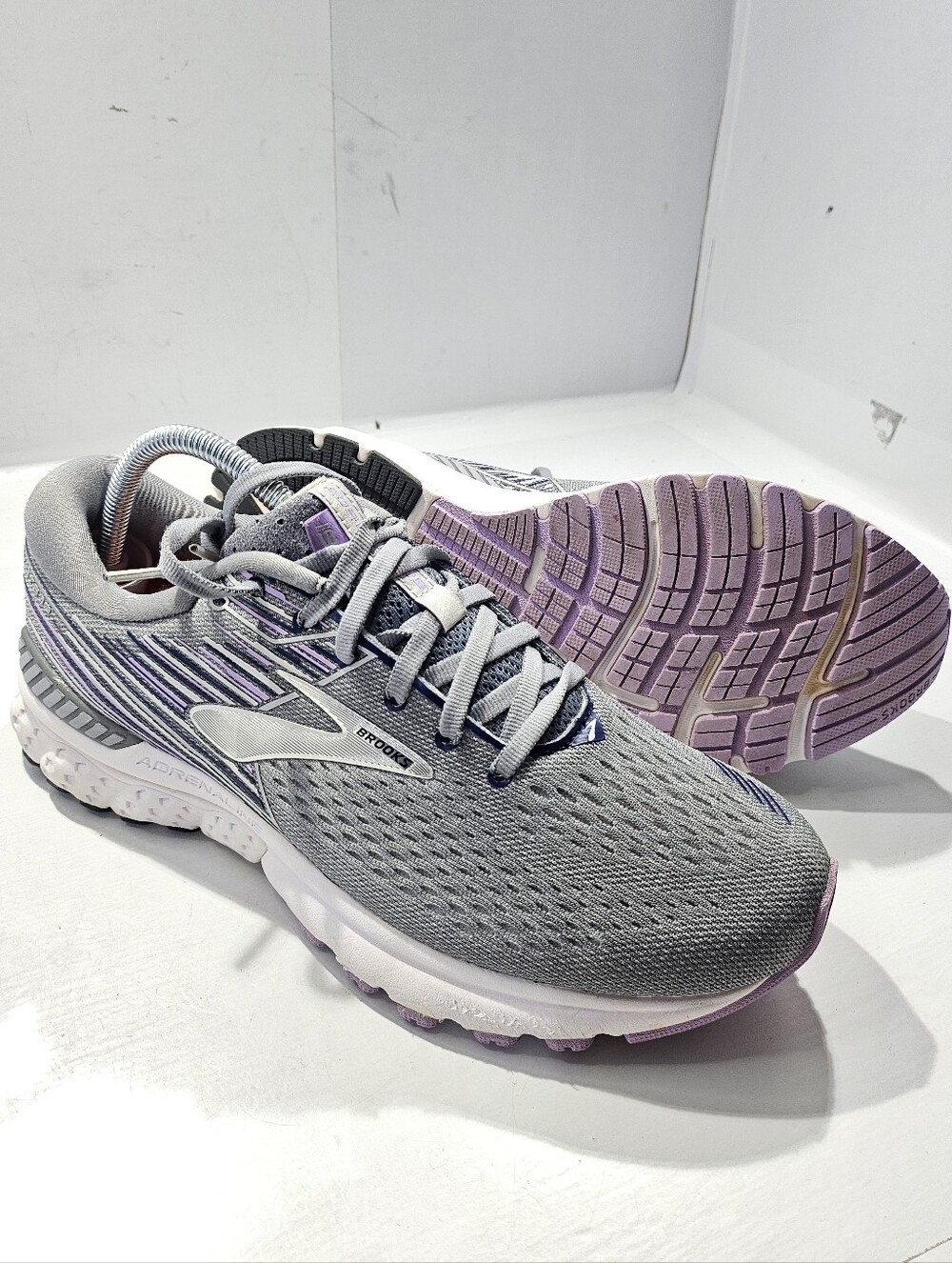 BROOKS ADRENALINE GTS 19 ATHLETIC RUNNING SHOES SIZE 9.5D GREY LAVENDER NAVY